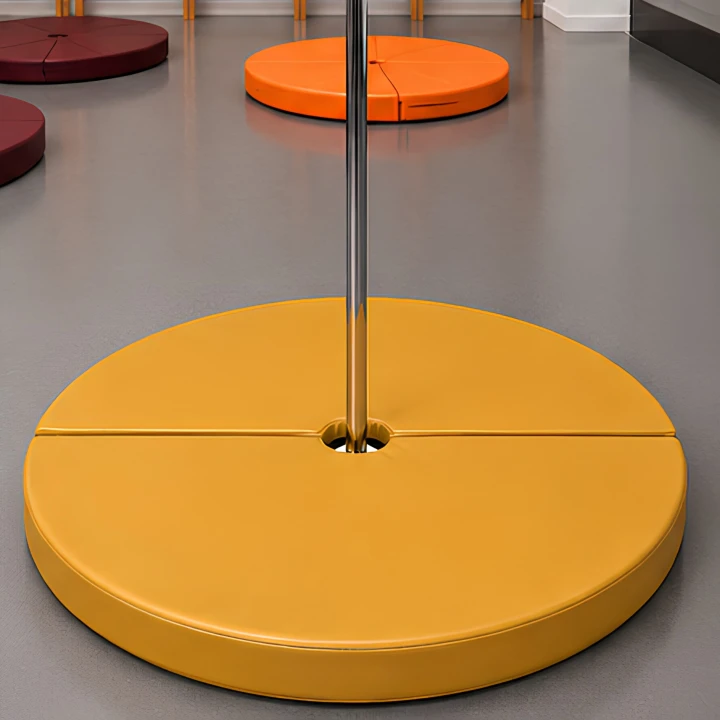 Detail zapínání matrace na pole dance na suchý zip