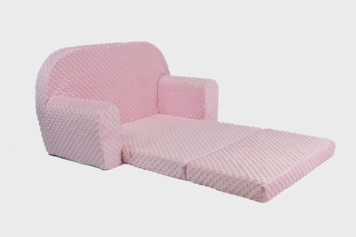 růžová mini pohovka do dětského pokoje