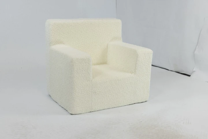 stylové křesílko boucle do pokojíčku