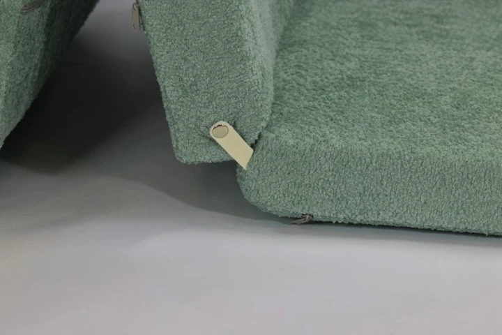 Zelená dětská pohovka z boucle materiálu