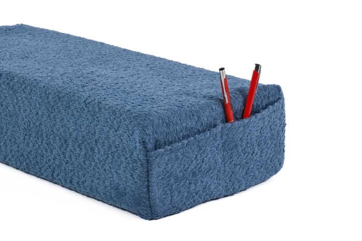 modrý pěnový stolek do dětského pokoje boucle