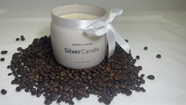 Svíčka Coffee Latte s překvapením uvnitř